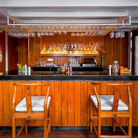 The Park Bangalore, Mg Road Екстер'єр фото The bar at the Taj Bengal