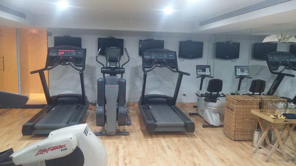 The Park Bangalore, Mg Road Екстер'єр фото A Life Fitness gym