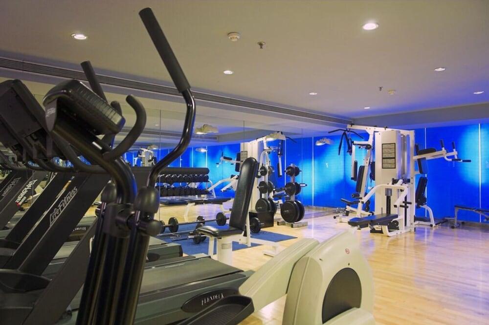 The Park Bangalore, Mg Road Екстер'єр фото The gym at the hotel