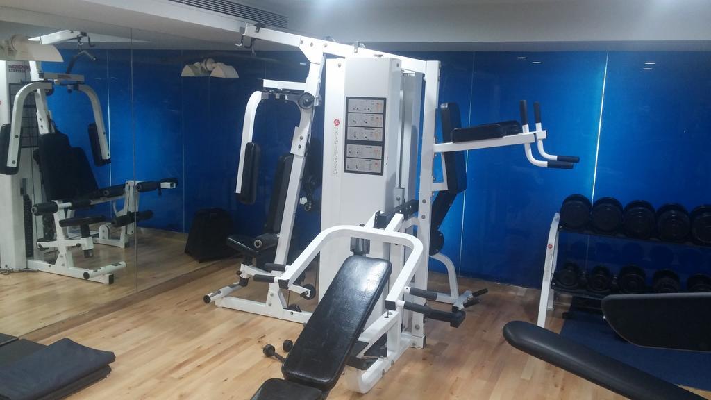 The Park Bangalore, Mg Road Екстер'єр фото A leg press machine