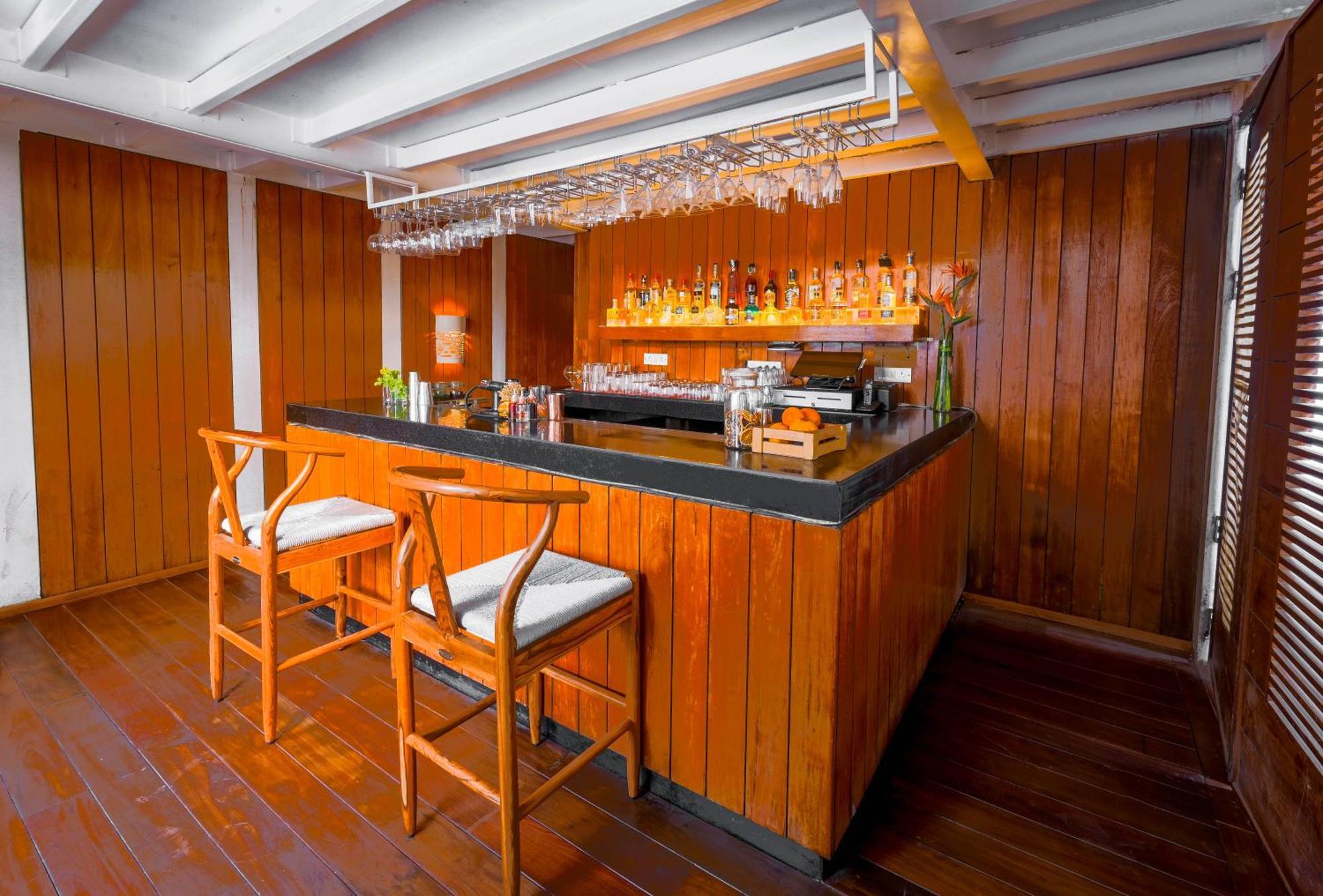 The Park Bangalore, Mg Road Екстер'єр фото The bar on board