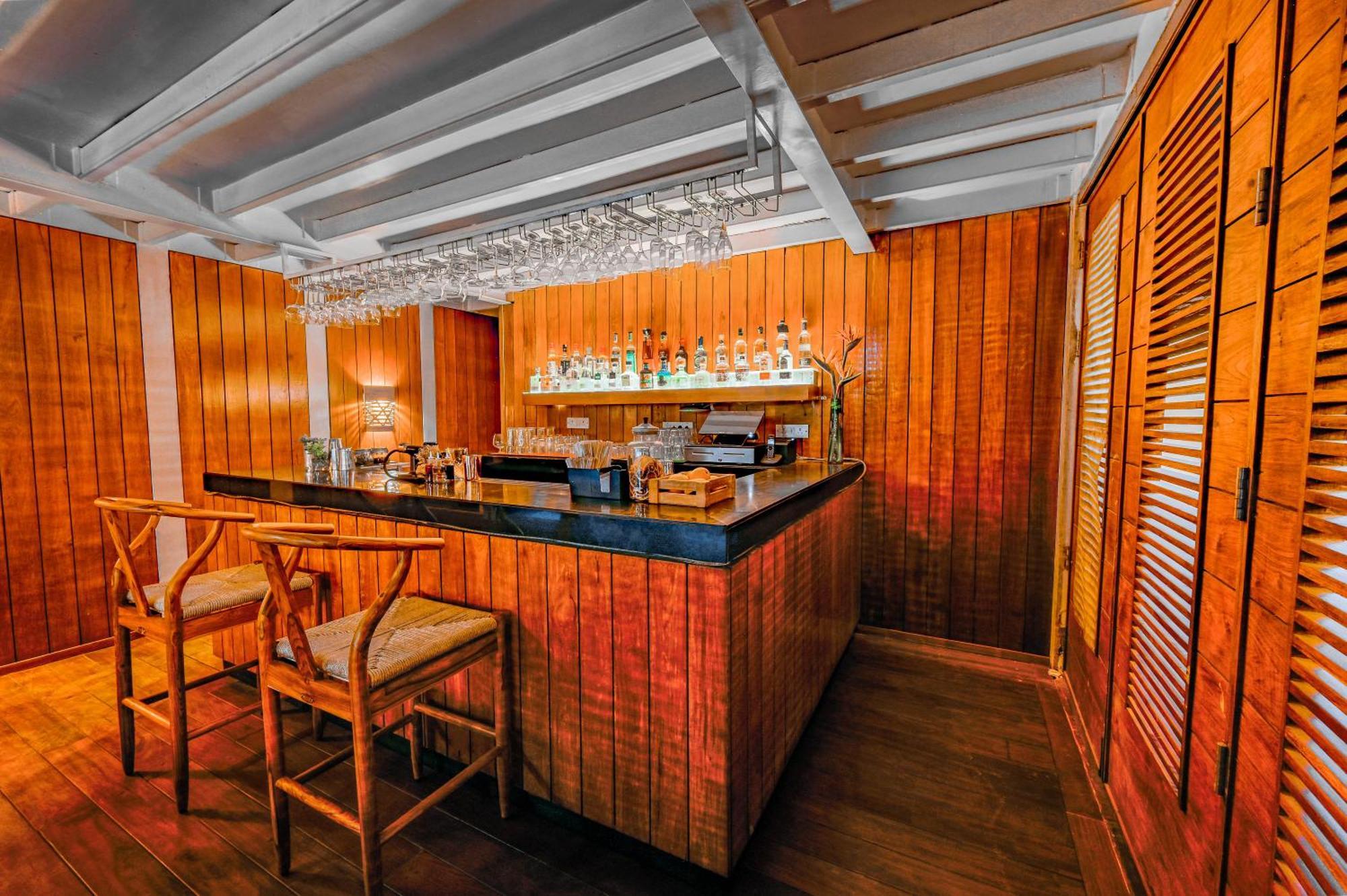 The Park Bangalore, Mg Road Екстер'єр фото The bar at the 1960 Club