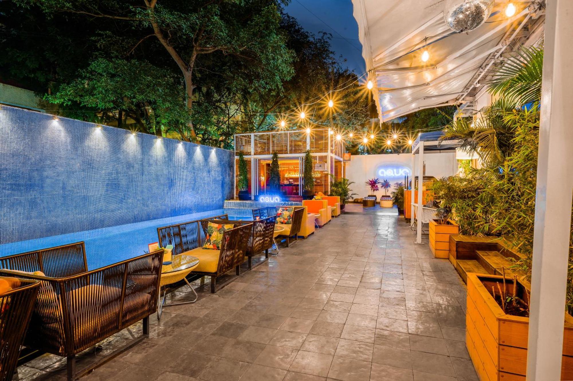 The Park Bangalore, Mg Road Екстер'єр фото The restaurant's outdoor seating area