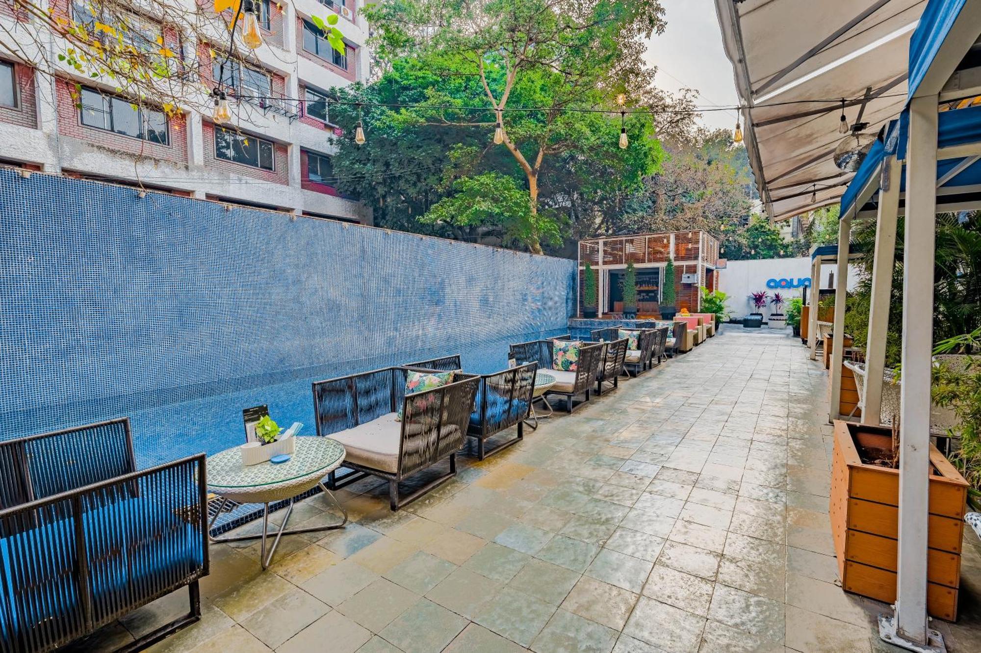 The Park Bangalore, Mg Road Екстер'єр фото The outdoor seating area of the restaurant