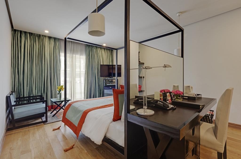 The Park Bangalore, Mg Road Екстер'єр фото A room at the Park