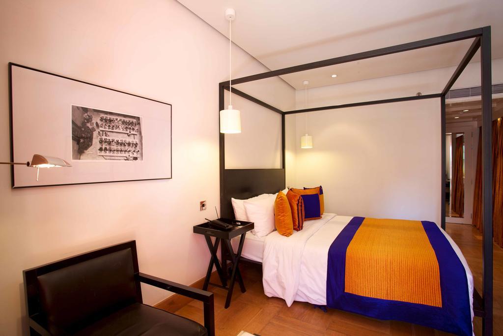 The Park Bangalore, Mg Road Екстер'єр фото A room at the hotel