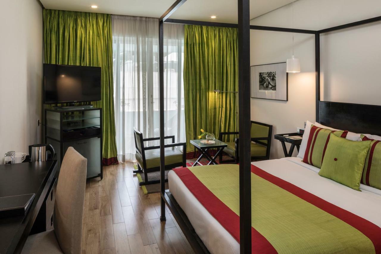 The Park Bangalore, Mg Road Екстер'єр фото A room at the hotel